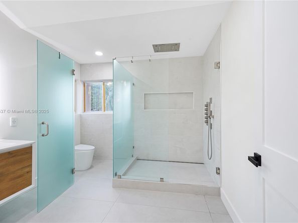 15658 SW 16th St, Pembroke Pines FL 33027