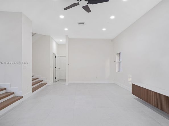 15658 SW 16th St, Pembroke Pines FL 33027