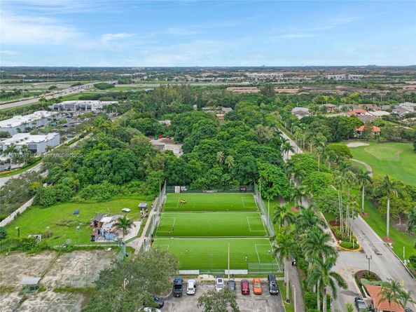 15658 SW 16th St, Pembroke Pines FL 33027