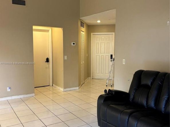 6547 NW 170th Ter, Hialeah FL 33015