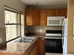 6547 NW 170th Ter, Hialeah FL 33015