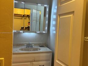 6547 NW 170th Ter, Hialeah FL 33015