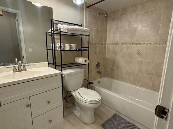 6547 NW 170th Ter, Hialeah FL 33015