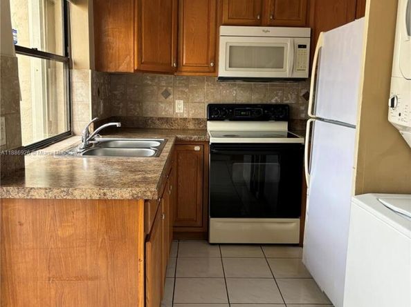 6547 NW 170th Ter, Hialeah FL 33015