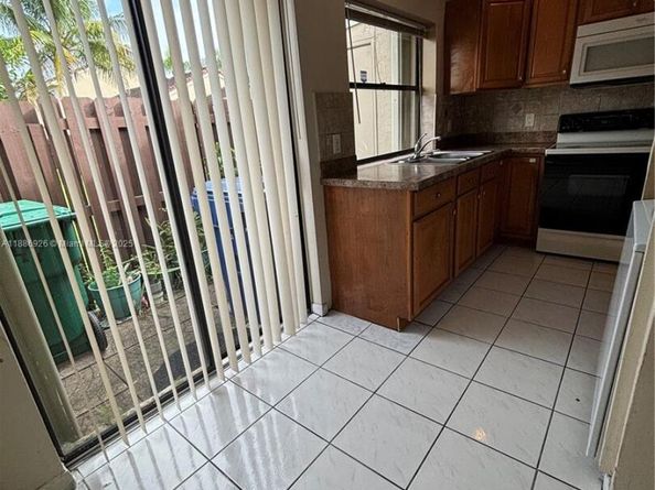6547 NW 170th Ter, Hialeah FL 33015