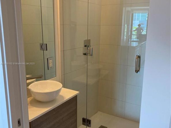 650 NE 32nd St 802, Miami FL 33137