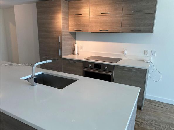 650 NE 32nd St 802, Miami FL 33137
