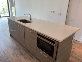 650 NE 32nd St 802, Miami FL 33137