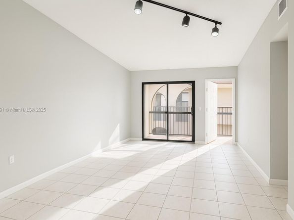 18250 Mediterranean Blvd 815, Hialeah FL 33015