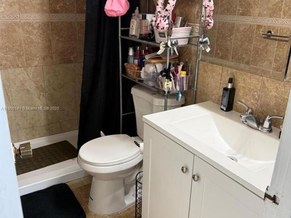 5055 NW 7th St 807, Miami FL 33126