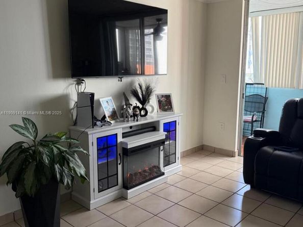 5055 NW 7th St 807, Miami FL 33126