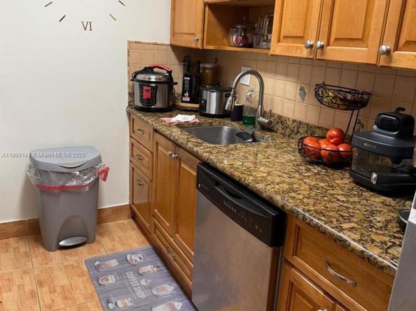 5055 NW 7th St 807, Miami FL 33126