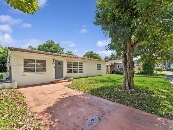 919 NE 4th St, Hallandale Beach FL 33009