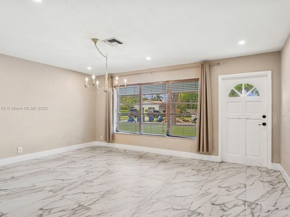 919 NE 4th St, Hallandale Beach FL 33009