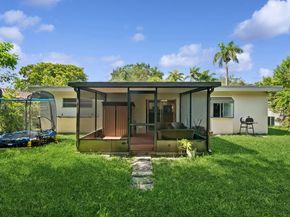 919 NE 4th St, Hallandale Beach FL 33009