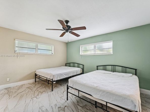 919 NE 4th St, Hallandale Beach FL 33009