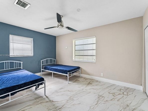 919 NE 4th St, Hallandale Beach FL 33009