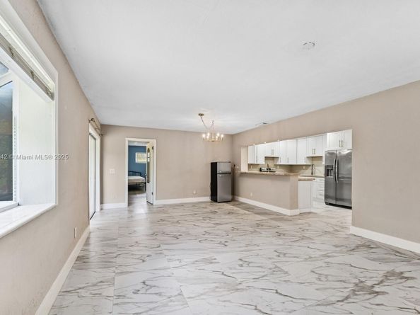 919 NE 4th St, Hallandale Beach FL 33009