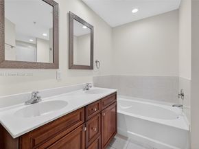 704 SW 1st Ave, Pompano Beach FL 33060