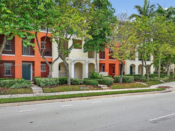704 SW 1st Ave, Pompano Beach FL 33060