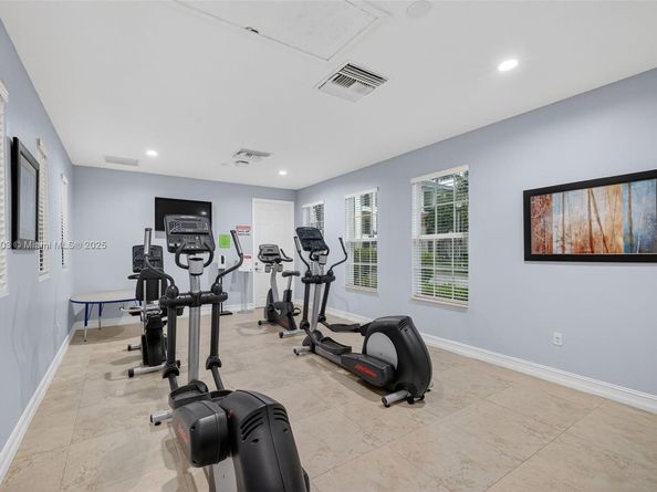 704 SW 1st Ave, Pompano Beach FL 33060
