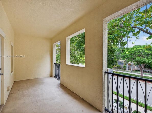 704 SW 1st Ave, Pompano Beach FL 33060