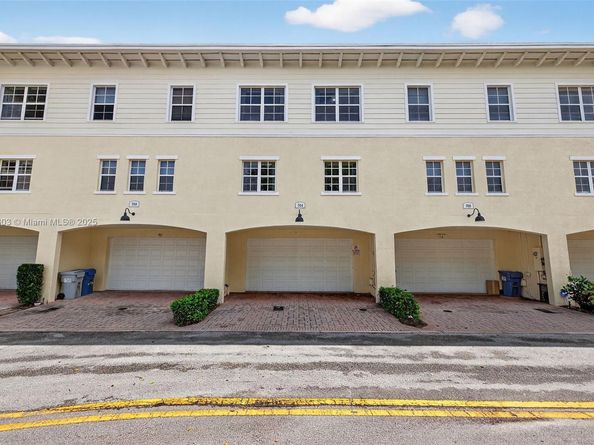 704 SW 1st Ave, Pompano Beach FL 33060