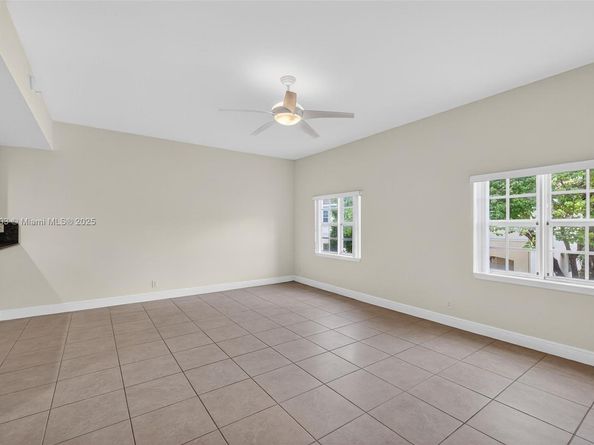 704 SW 1st Ave, Pompano Beach FL 33060