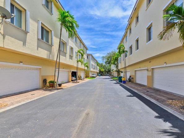 2867 S Oasis Dr, Boynton Beach FL 33426