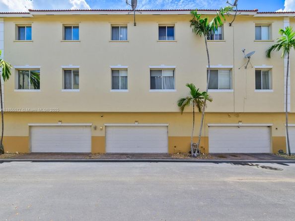 2867 S Oasis Dr, Boynton Beach FL 33426