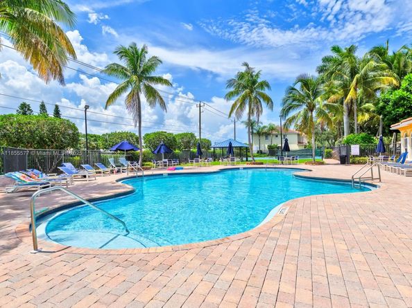 2867 S Oasis Dr, Boynton Beach FL 33426