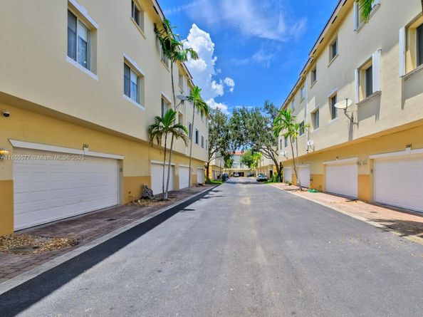 2867 S Oasis Dr, Boynton Beach FL 33426