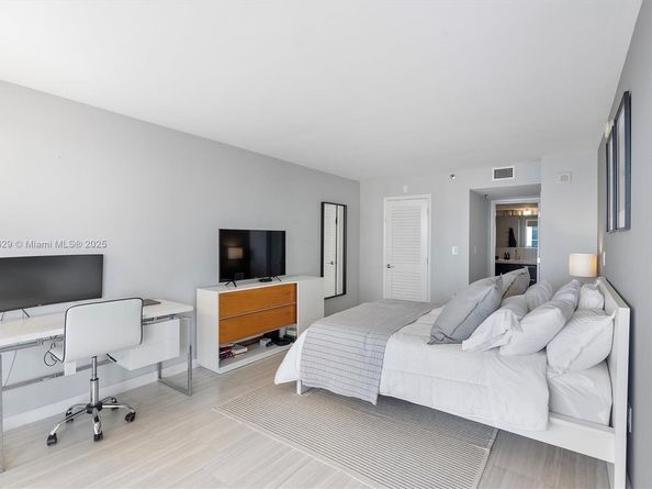 555 NE 15th St 11D, Miami FL 33132