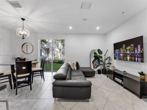 134 SE 28th Ter 10, Homestead FL 33033