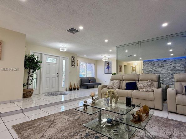 6646 NW 1st Ct, Margate FL 33063
