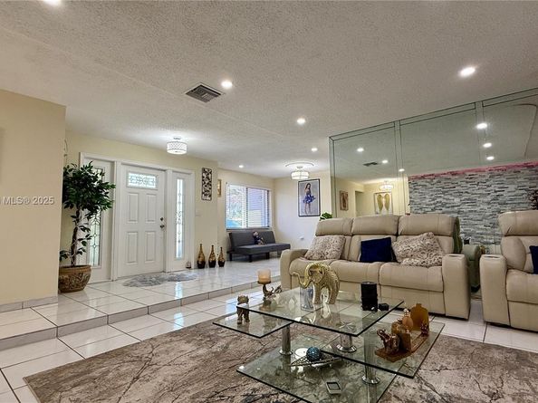 6646 NW 1st Ct, Margate FL 33063