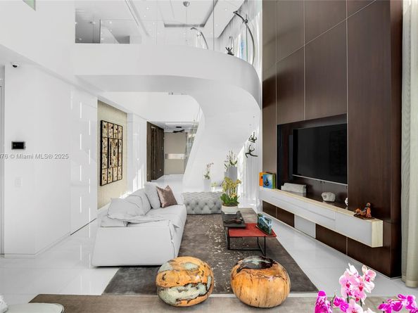 441 N Hibiscus Dr, Miami Beach FL 33139