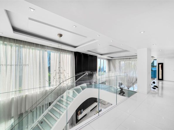 441 N Hibiscus Dr, Miami Beach FL 33139