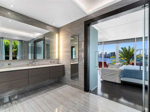 441 N Hibiscus Dr, Miami Beach FL 33139