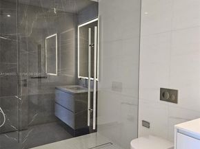 300 Biscayne Boulevard Way 2208W, Miami FL 33131