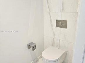 300 Biscayne Boulevard Way 2208W, Miami FL 33131