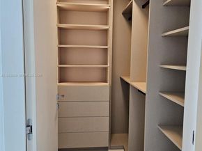 300 Biscayne Boulevard Way 2208W, Miami FL 33131