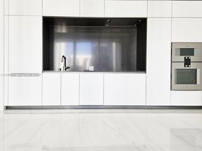 300 Biscayne Boulevard Way 2208W, Miami FL 33131