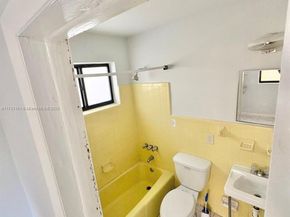 1869 NW Flagler Ter, Miami FL 33125