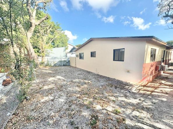 1869 NW Flagler Ter, Miami FL 33125