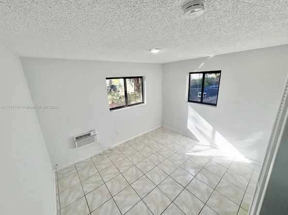 1869 NW Flagler Ter, Miami FL 33125