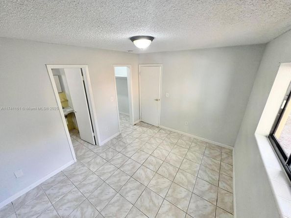 1869 NW Flagler Ter, Miami FL 33125