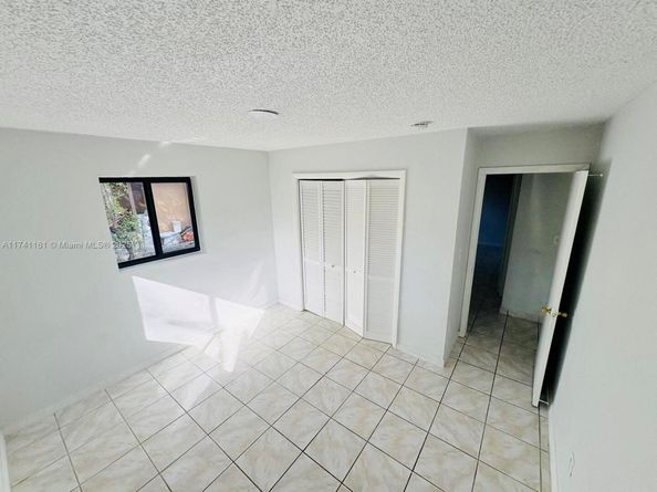 1869 NW Flagler Ter, Miami FL 33125