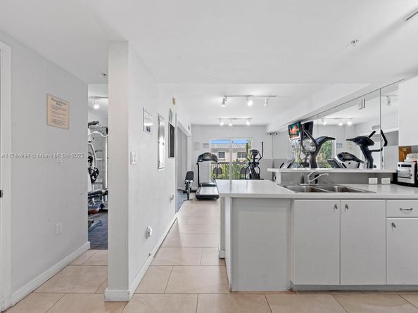 2740 SW 28th Ter 508, Miami FL 33133