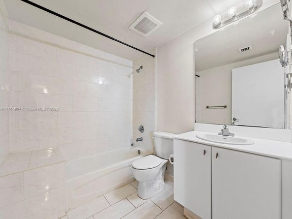 2740 SW 28th Ter 508, Miami FL 33133